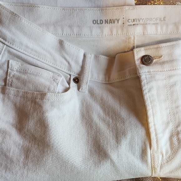 Old Navy Women's Cream Skinny Jeans - Picture 2 of 3
